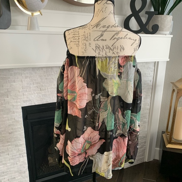 Black Floral Print Off-Shoulder Top with Bubble Sleeves Large NWT! - Picture 9 of 10